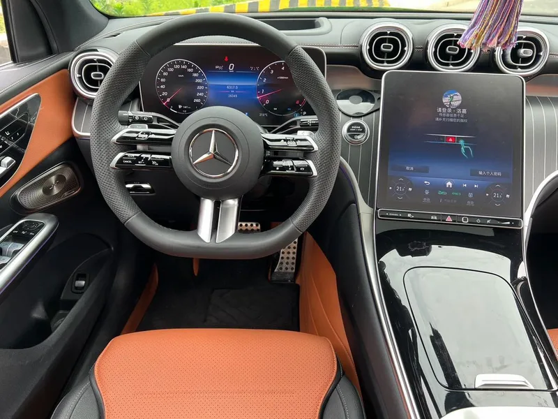 Mercedes-Benz GLC 2024 GLC 300 L 4MATIC Luxury type 5 seat interior photo 17