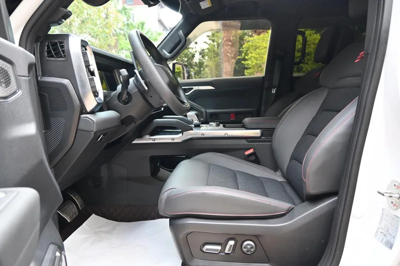 Jetour T2 2024 2.0TD Tracción a las cuatro ruedas Alas de dragón plateado interior foto 17 Jetour T2 2024 2.0TD Tracción a las cuatro ruedas Alas de dragón plateado interior foto 17