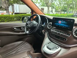 Mercedes-Benz V-Class 2022 V 260 Version pilote intérieur photo 13 Mercedes-Benz V-Class 2022 V 260 Version pilote intérieur photo 13