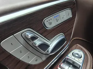 Mercedes-Benz V-Class 2022 V 260 Version pilote intérieur photo 15 Mercedes-Benz V-Class 2022 V 260 Version pilote intérieur photo 15