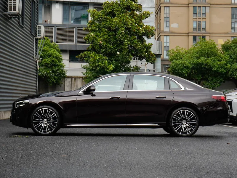 Mercedes-Benz E-Class 2024 E 300 L Finition premium Voiture extérieur photo 3