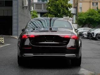 Mercedes-Benz E-Class 2024 E 300 L Finition premium Voiture extérieur photo 6