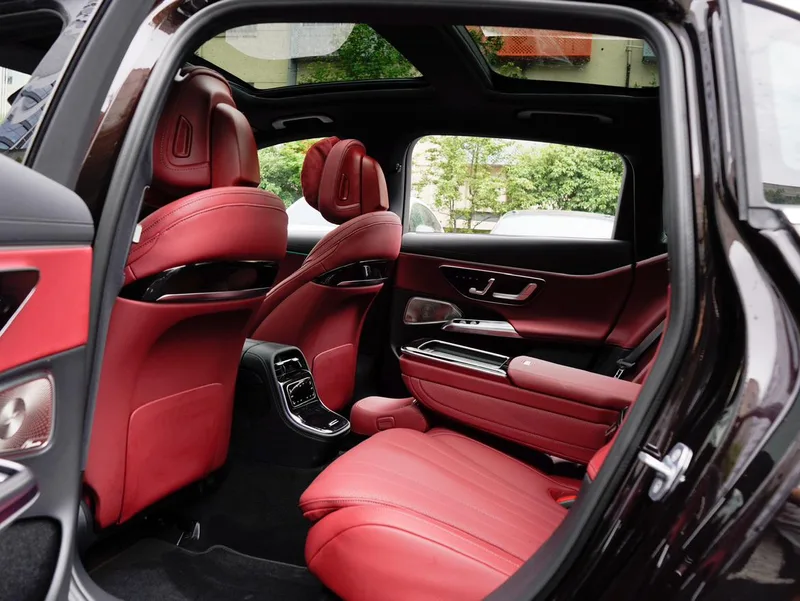 Mercedes-Benz E-Class 2024 E 300 L Finition premium Voiture intérieur photo 11