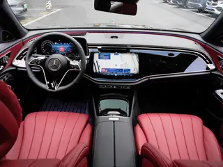 Mercedes-Benz E-Class 2024 E 300 L Finition premium Voiture intérieur photo 12