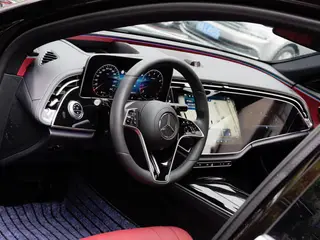 Mercedes-Benz E-Class 2024 E 300 L Finition premium Voiture intérieur photo 15
