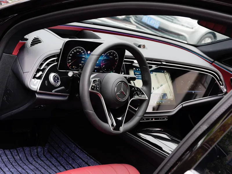 Mercedes-Benz E-Class 2024 E 300 L Finition premium Voiture intérieur photo 15