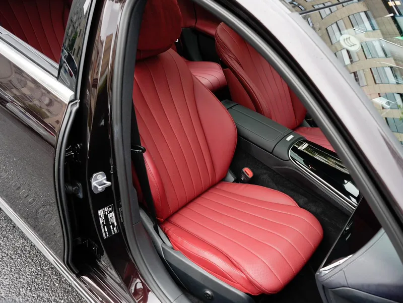 Mercedes-Benz E-Class 2024 E 300 L Finition premium Voiture intérieur photo 17
