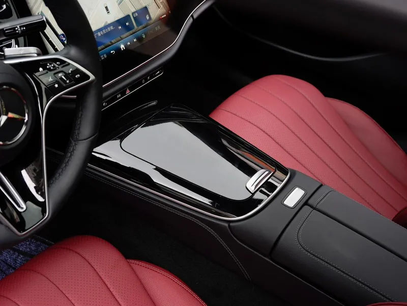 Mercedes-Benz E-Class 2024 E 300 L Finition premium Voiture intérieur photo 18