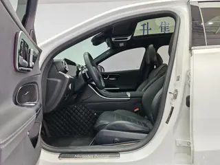 Mercedes-Benz C-Class 2024 Restyling C 260 L Sports version interior photo 11 Mercedes-Benz C-Class 2024 Restyling C 260 L Sports version interior photo 11