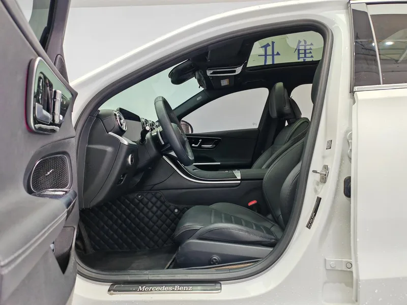 Mercedes-Benz C-Class 2024 Restyling C 260 L Sports version interior photo 11 Mercedes-Benz C-Class 2024 Restyling C 260 L Sports version interior photo 11