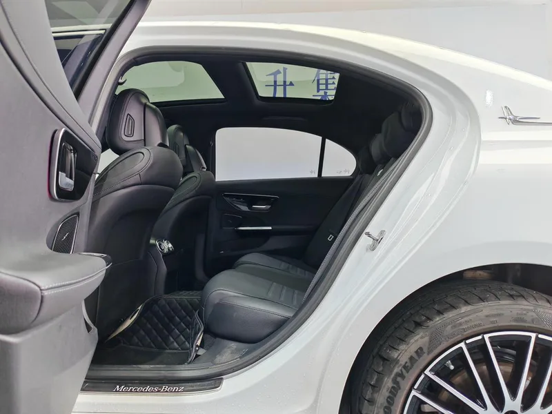 Mercedes-Benz C-Class 2024 Restyling C 260 L Sports version interior photo 12 Mercedes-Benz C-Class 2024 Restyling C 260 L Sports version interior photo 12