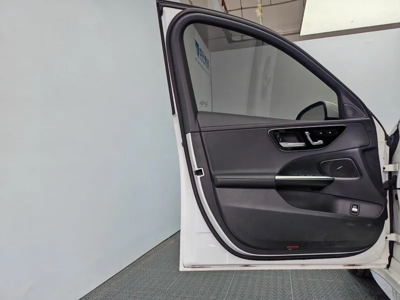 Mercedes-Benz C-Class 2024 Restyling C 260 L Sports version interior photo 13 Mercedes-Benz C-Class 2024 Restyling C 260 L Sports version interior photo 13
