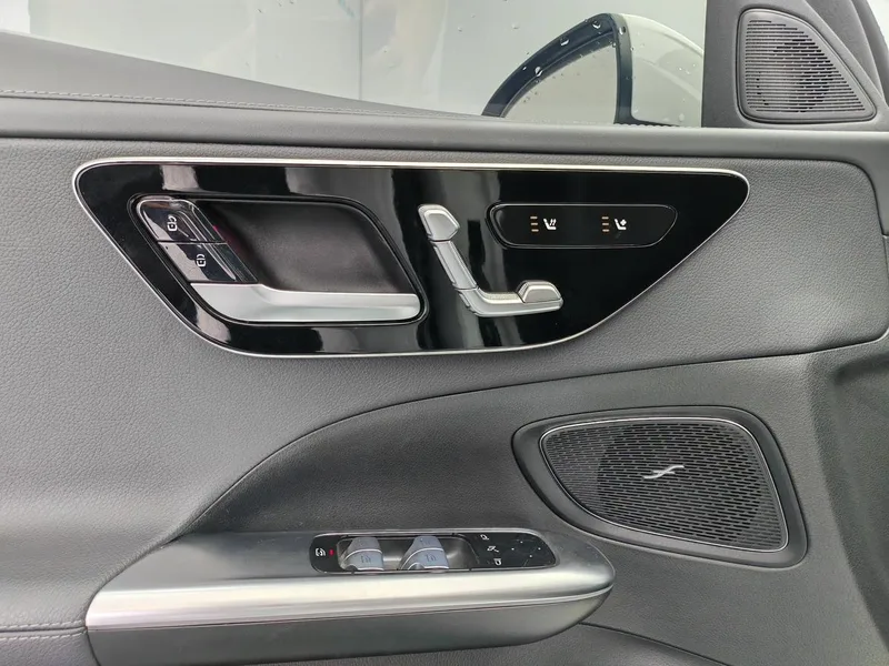 Mercedes-Benz C-Class 2024 Restyling C 260 L Sports version interior photo 17 Mercedes-Benz C-Class 2024 Restyling C 260 L Sports version interior photo 17