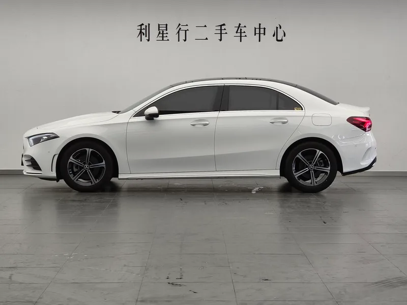 Mercedes-Benz A-Class 2022 Second change A 200 L Sport Sedan Fashion Edition exterior photo 8