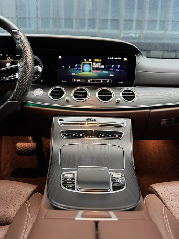 Mercedes-Benz E-Class 2022 Restyling E 260 L sports car interior photo 11 Mercedes-Benz E-Class 2022 Restyling E 260 L sports car interior photo 11