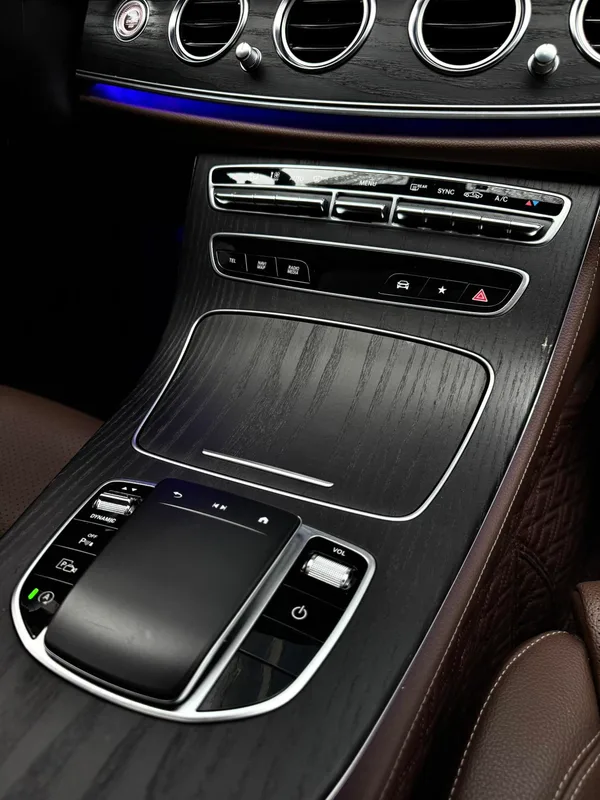 Mercedes-Benz E-Class 2022 Restyling E 260 L sports car interior photo 13 Mercedes-Benz E-Class 2022 Restyling E 260 L sports car interior photo 13