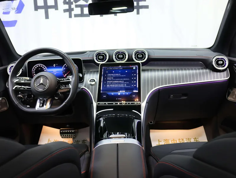 Mercedes-Benz GLC AMG 2024 AMG GLC 43 4MATIC intérieur photo 13 Mercedes-Benz GLC AMG 2024 AMG GLC 43 4MATIC intérieur photo 13