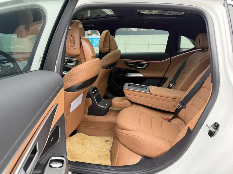 Mercedes-Benz E-Class 2024 E 300 L Fashionable sports car interior photo 6 Mercedes-Benz E-Class 2024 E 300 L Fashionable sports car interior photo 6