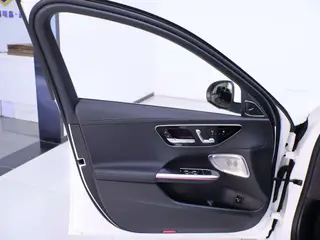 Mercedes-Benz C-Class 2026 C 260 L Спортивный седан интерьер фото 19