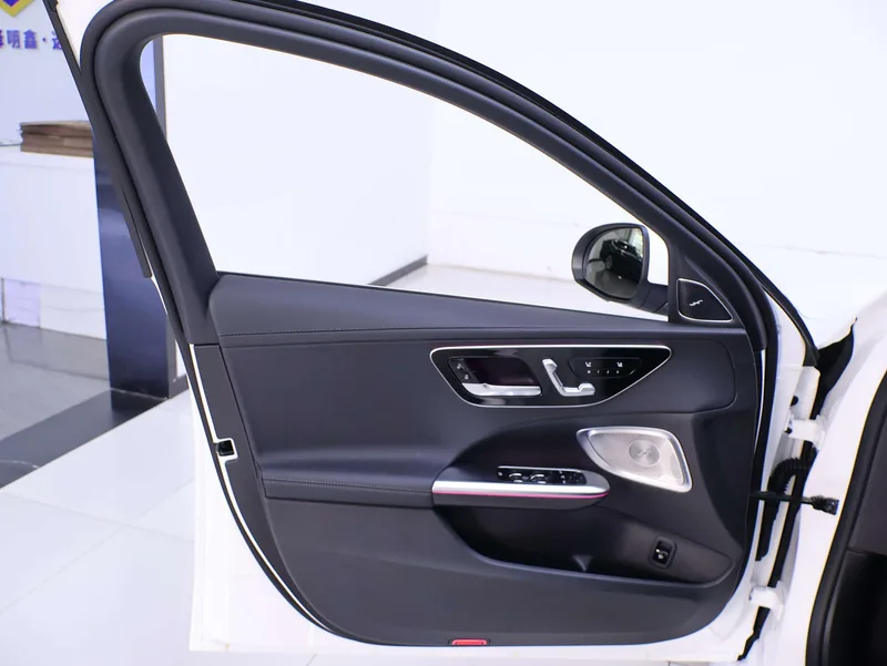 Mercedes-Benz C-Class 2026 C 260 L Спортивный седан интерьер фото 19