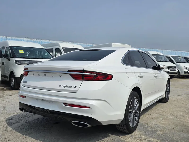 Geely Preface 2023 2.0T Luxury type exterior photo 3 Geely Preface 2023 2.0T Luxury type exterior photo 3