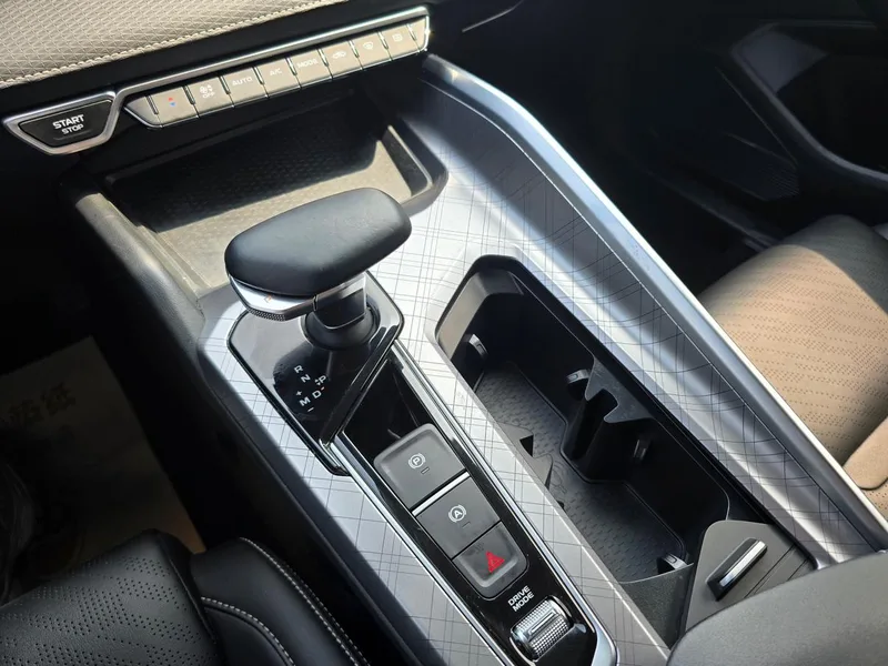 Geely Preface 2023 2.0T Luxury type interior photo 10 Geely Preface 2023 2.0T Luxury type interior photo 10