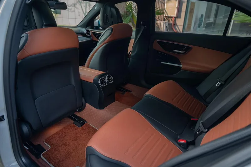 Mercedes-Benz C-Class 2023 C 200 L Sports version interior photo 11 Mercedes-Benz C-Class 2023 C 200 L Sports version interior photo 11