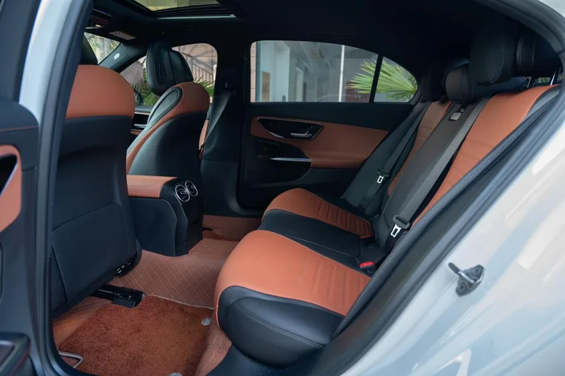 Mercedes-Benz C-Class 2023 C 200 L Sports version interior photo 12 Mercedes-Benz C-Class 2023 C 200 L Sports version interior photo 12