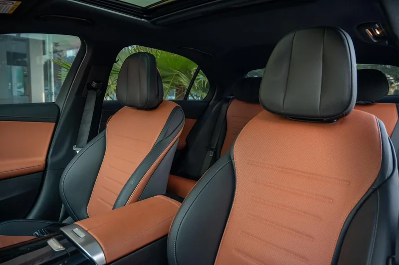Mercedes-Benz C-Class 2023 C 200 L Sports version interior photo 13 Mercedes-Benz C-Class 2023 C 200 L Sports version interior photo 13