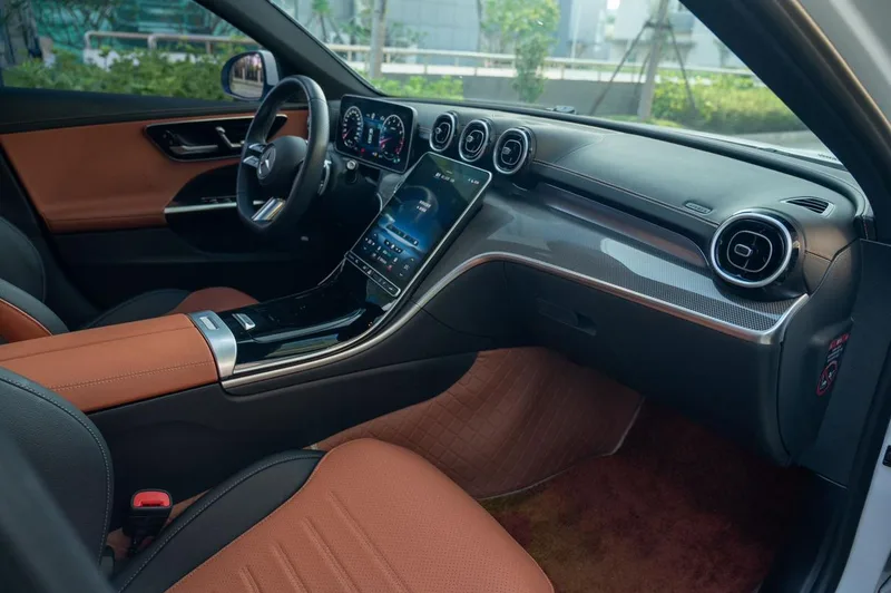 Mercedes-Benz C-Class 2023 C 200 L Sports version interior photo 14 Mercedes-Benz C-Class 2023 C 200 L Sports version interior photo 14