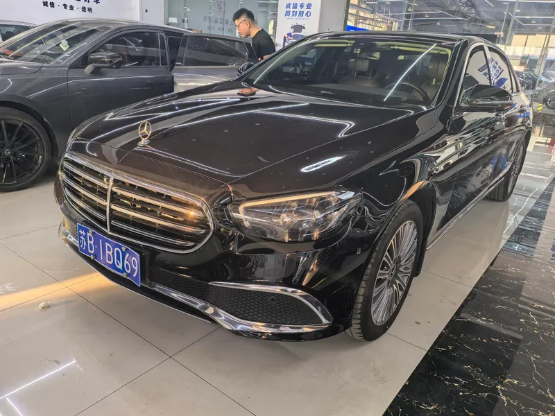 Mercedes-Benz E-Class 2022 Segundo cambio E 300 L Estilo de moda Coche exterior foto 1 Mercedes-Benz E-Class 2022 Segundo cambio E 300 L Estilo de moda Coche exterior foto 1