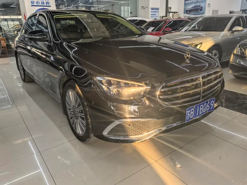 Mercedes-Benz E-Class 2022 Segundo cambio E 300 L Estilo de moda Coche exterior foto 2 Mercedes-Benz E-Class 2022 Segundo cambio E 300 L Estilo de moda Coche exterior foto 2
