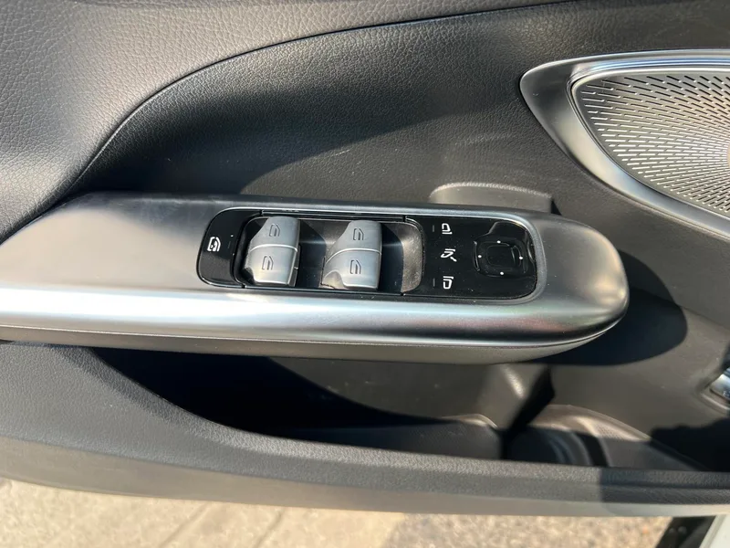 Mercedes-Benz C-Class 2023 C 260 L Hao Night Sports Edition interior photo 13 Mercedes-Benz C-Class 2023 C 260 L Hao Night Sports Edition interior photo 13
