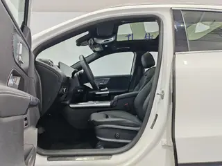 Mercedes-Benz GLA 2024 GLA 200 interior photo 11 Mercedes-Benz GLA 2024 GLA 200 interior photo 11