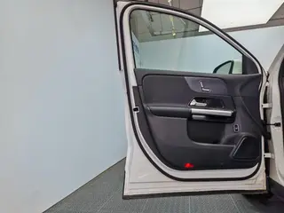 Mercedes-Benz GLA 2024 GLA 200 interior photo 13 Mercedes-Benz GLA 2024 GLA 200 interior photo 13