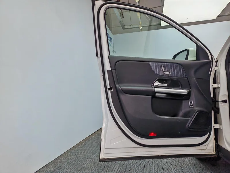 Mercedes-Benz GLA 2024 GLA 200 interior photo 13 Mercedes-Benz GLA 2024 GLA 200 interior photo 13