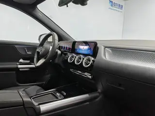 Mercedes-Benz GLA 2024 GLA 200 interior photo 16 Mercedes-Benz GLA 2024 GLA 200 interior photo 16