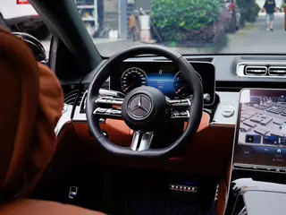 Mercedes-Benz S-Class 2023 S 450 L 4MATIC interior photo 19 Mercedes-Benz S-Class 2023 S 450 L 4MATIC interior photo 19
