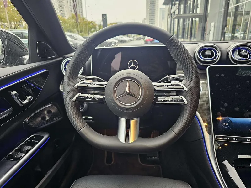 Mercedes-Benz C-Class 2026 C 260 L Coche deportivo interior foto 9 Mercedes-Benz C-Class 2026 C 260 L Coche deportivo interior foto 9