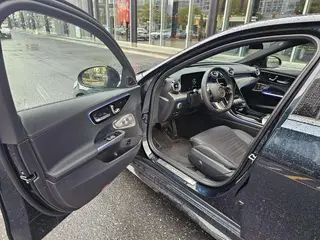 Mercedes-Benz C-Class 2026 C 260 L Coche deportivo interior foto 12 Mercedes-Benz C-Class 2026 C 260 L Coche deportivo interior foto 12