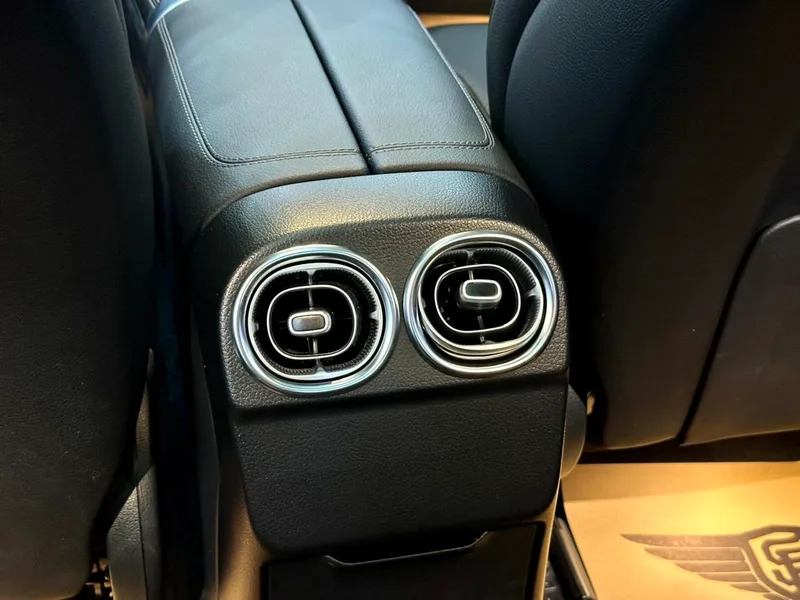 Mercedes-Benz C-Class 2023 Second change C 260 L Sports version interior photo 12