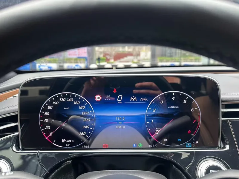 Mercedes-Benz E-Class 2025 Restyling E 300 L Luxury type Passenger car interior photo 8