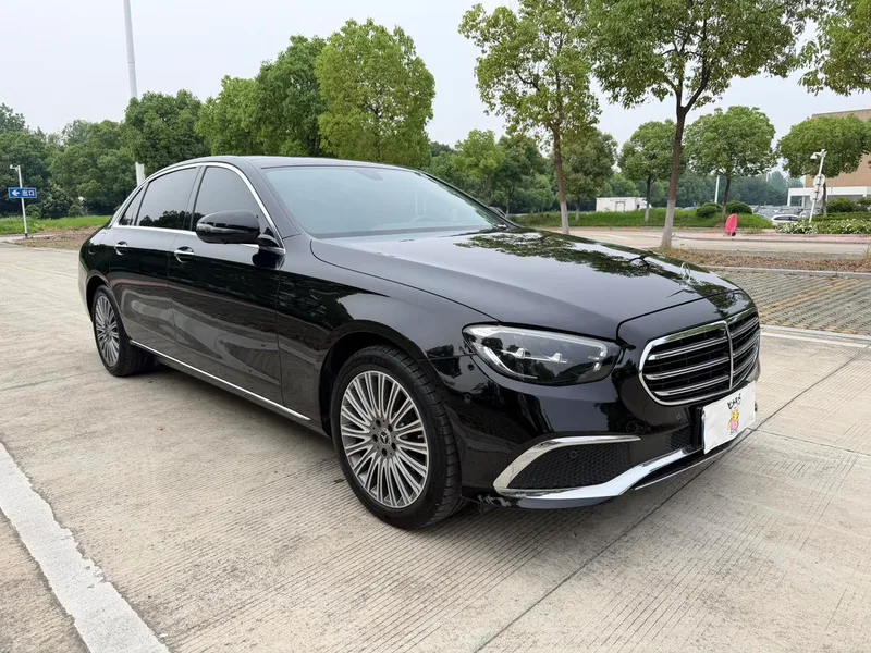 Mercedes-Benz E-Class 2022 Second change E 300 L Luxury type Passenger car exterior photo 3