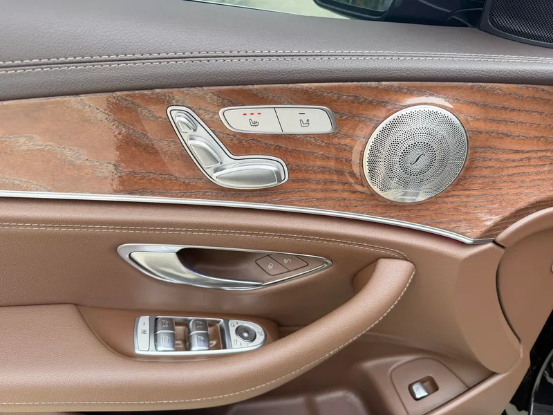 Mercedes-Benz E-Class 2022 Second change E 300 L Luxury type Passenger car exterior photo 4