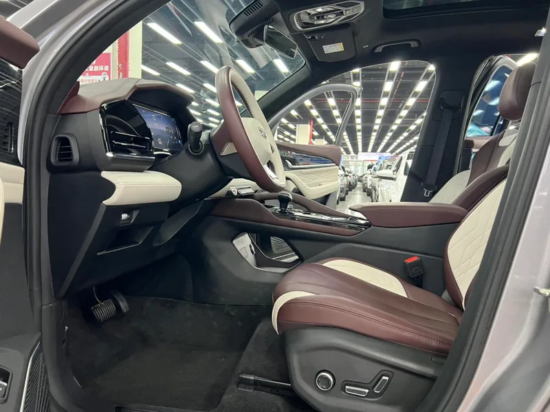 Geely Monjaro 2021 2.0TD DCT EVO Tipo noble con tracción en dos ruedas exterior foto 5 Geely Monjaro 2021 2.0TD DCT EVO Tipo noble con tracción en dos ruedas exterior foto 5