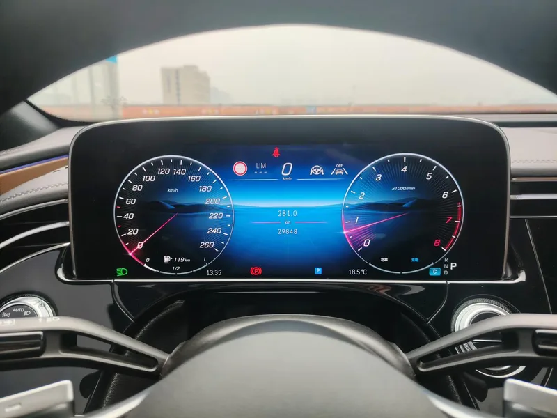 Mercedes-Benz E-Class 2024 E 300 L Fashionable Passenger car interior photo 13 Mercedes-Benz E-Class 2024 E 300 L Fashionable Passenger car interior photo 13