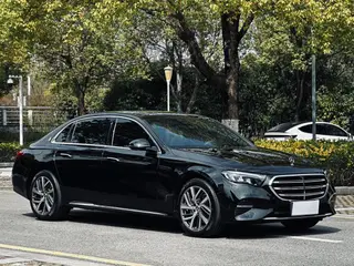 Mercedes-Benz E-Class 2025 E 300 L Estilo de moda Coche exterior foto 2 Mercedes-Benz E-Class 2025 E 300 L Estilo de moda Coche exterior foto 2