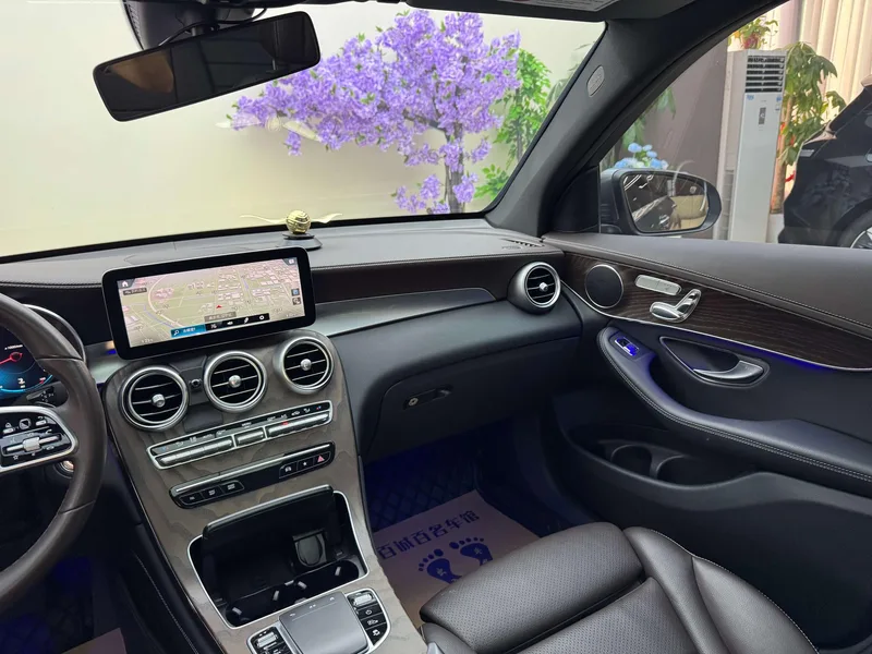 Mercedes-Benz GLC 2021 GLC 260 L 4MATIC Luxury type interior photo 15 Mercedes-Benz GLC 2021 GLC 260 L 4MATIC Luxury type interior photo 15