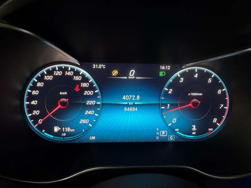 Mercedes-Benz GLC 2021 GLC 260 L 4MATIC Luxury type interior photo 16 Mercedes-Benz GLC 2021 GLC 260 L 4MATIC Luxury type interior photo 16