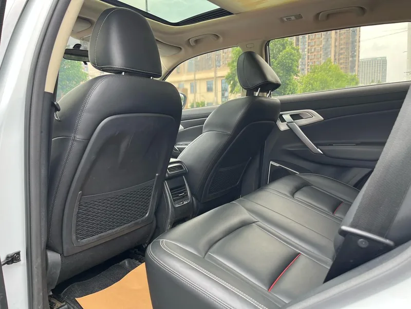 Geely Boyue 2018 Versión deportiva 1.8TD Tipo Zhizun con tracción automática en dos ruedas interior foto 8